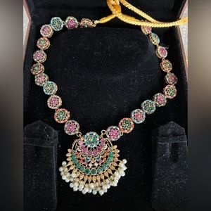 Multi colored gold necklace soho pearls.